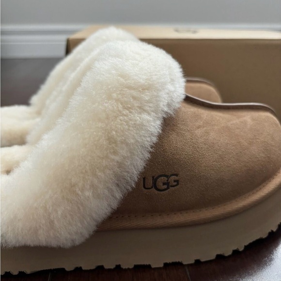 Uggs - Picture 8 of 8